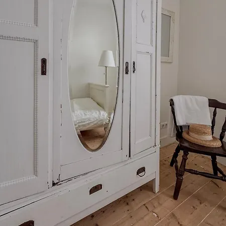 Sfeervolle Vooroorlogse Woning Nabij Centrum