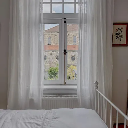 Sfeervolle Vooroorlogse Woning Nabij Centrum Daire *