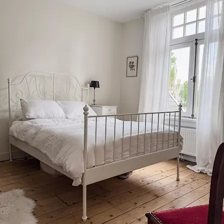 Apartment Sfeervolle Vooroorlogse Woning Nabij Centrum