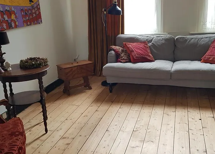 Sfeervolle Vooroorlogse Woning Nabij Centrum