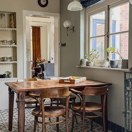 Apartamento Sfeervolle Vooroorlogse Woning Nabij Centrum *