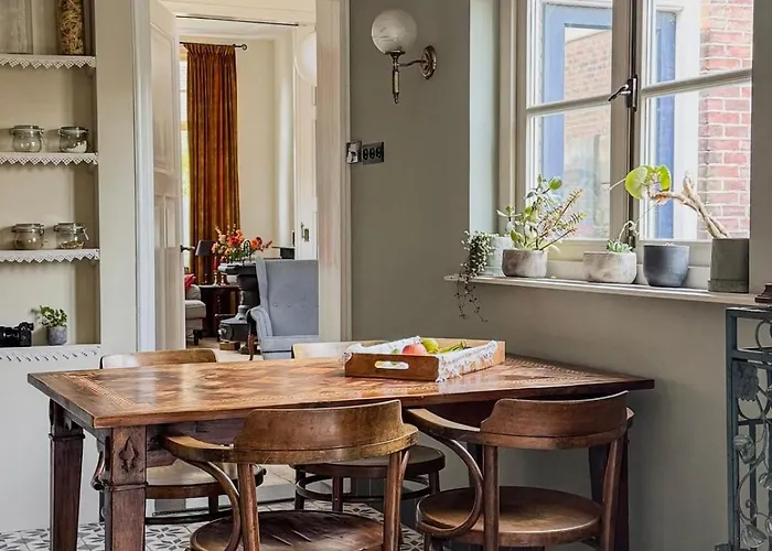 Appartement Sfeervolle Vooroorlogse Woning Nabij Centrum *